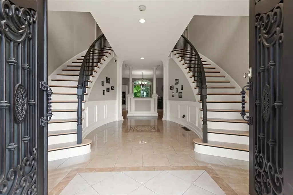 Lynnfield, MA 01940,2 Bridle Path