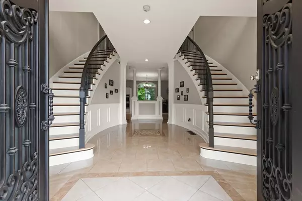 2 Bridle Path, Lynnfield, MA 01940