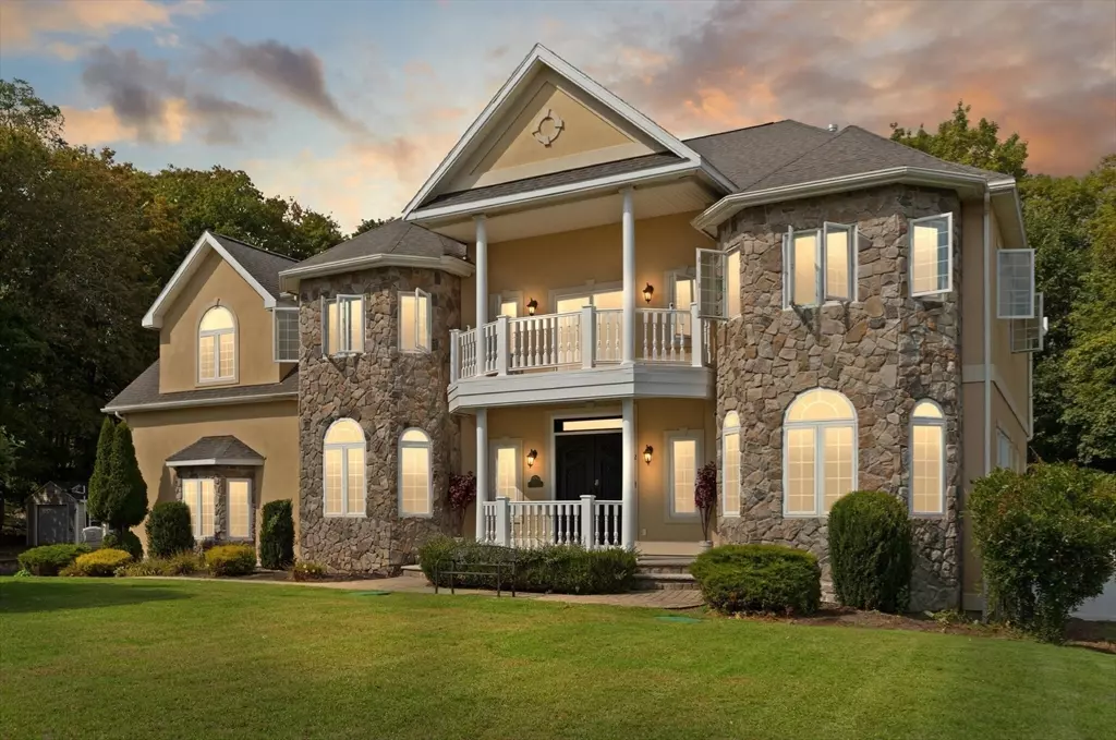 Lynnfield, MA 01940,2 Bridle Path