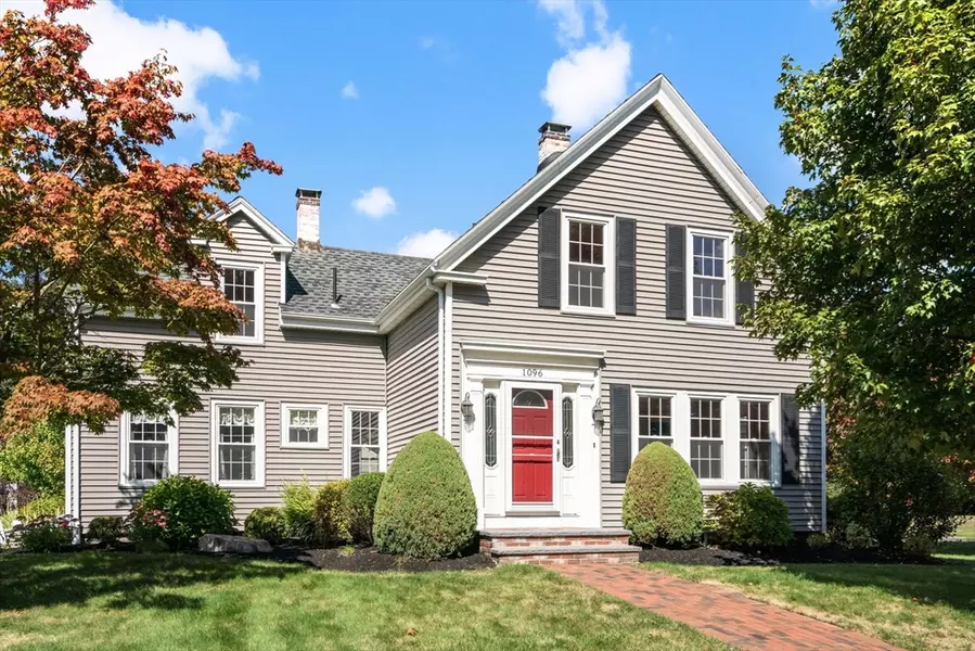 1096 S Franklin St, Holbrook, MA 02343