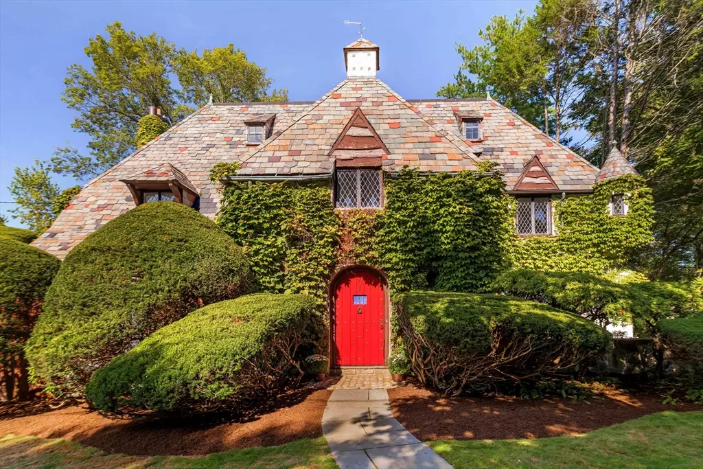 Newton, MA 02468,121 Dorset Rd