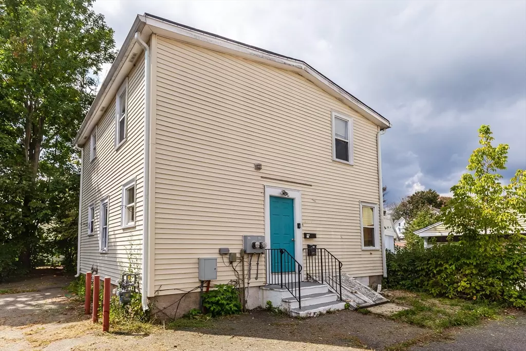 Taunton, MA 02780,10-R Hodges Ave