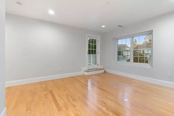 Winthrop, MA 02152,142 Pleasant St #2