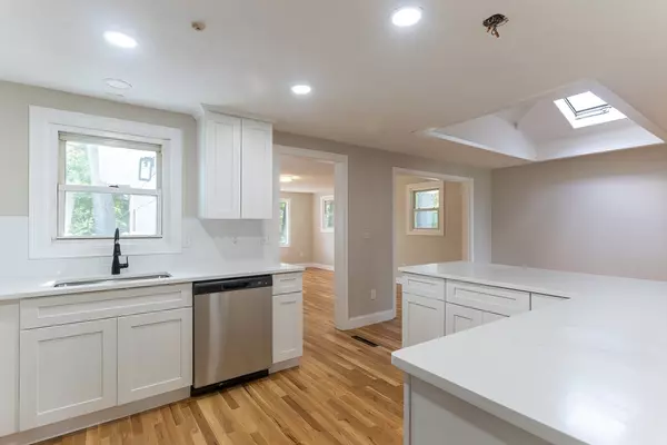 53 Hampden Dr, Norwood, MA 02062