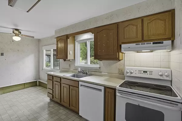 Holliston, MA 01746,56 Roy Ave