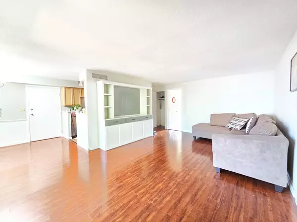 Hingham, MA 02043,6 Beal's Cove #G
