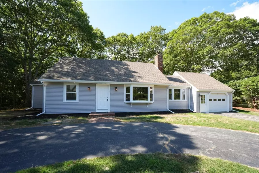 7 Dexter Mill Dr, Falmouth, MA 02536