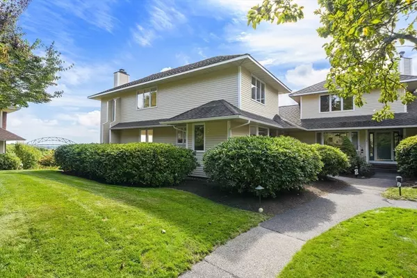 Bourne, MA 02532,4 Bittersweet Ln #4