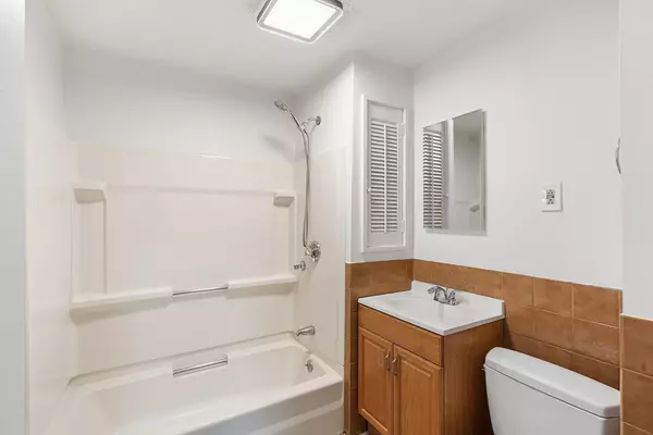 Cambridge, MA 02141,31 Hunting St #2