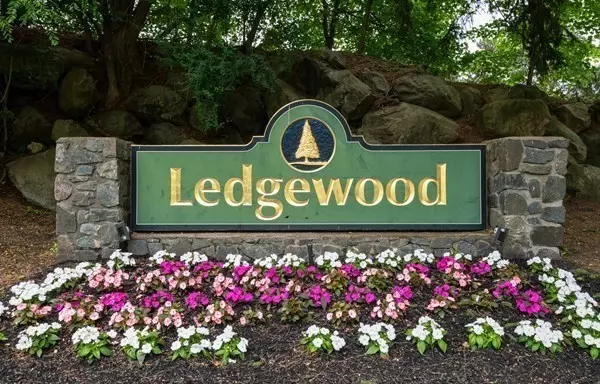 Peabody, MA 01960,3 Ledgewood Way #16