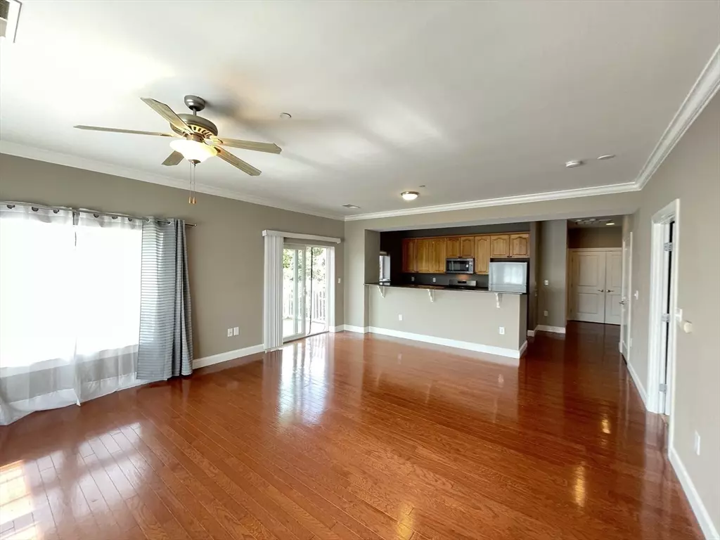Lowell, MA 01854,527 Pawtucket Blvd #304