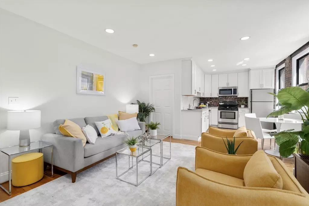 Boston, MA 02113,13 Thacher St #2