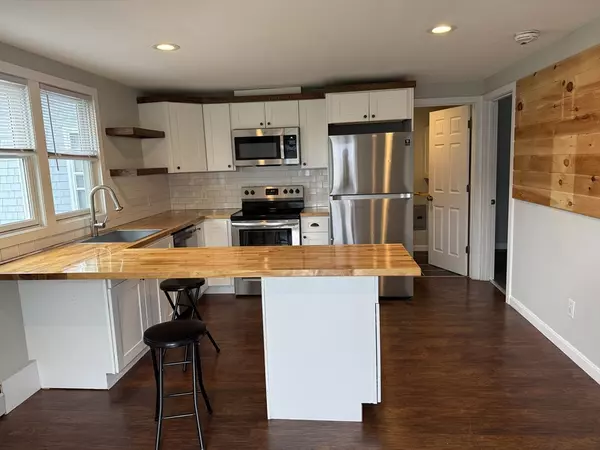 176 Court St #6, Plymouth, MA 02360