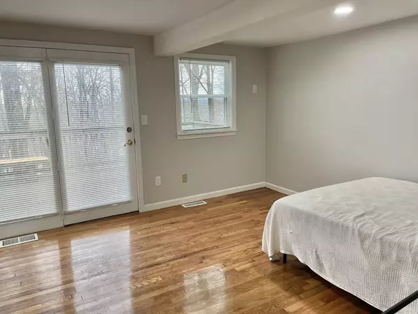 Amesbury, MA 01913,20 Hillside Court