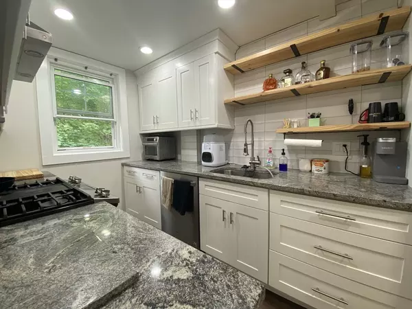 Amesbury, MA 01913,6 Wells Ave #C