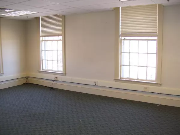 Uxbridge, MA 01569,6 N Main St #303