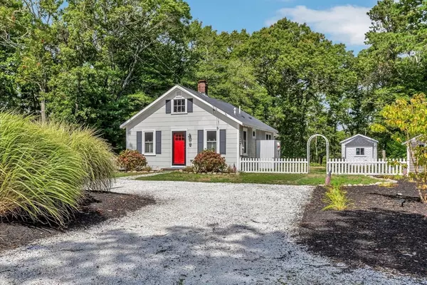 Barnstable, MA 02635,266 School St
