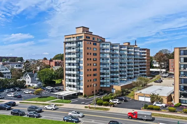 Lynn, MA 01902,300 Lynn Shore Dr #408