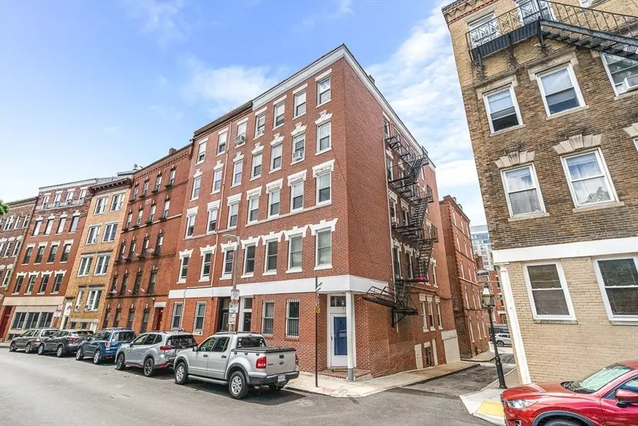 138 Prince St #4, Boston, MA 02113