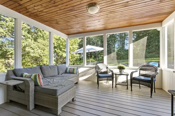 Amesbury, MA 01913,4 Woodsom Dr.