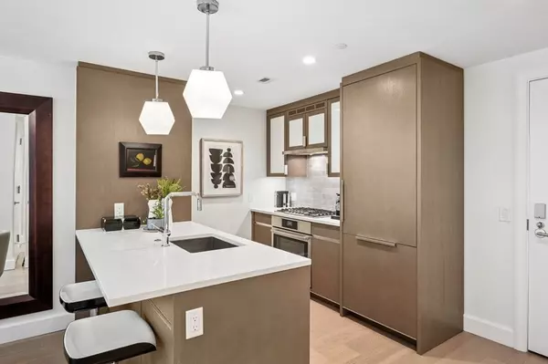 Boston, MA 02114,100 Lovejoy Wharf #5N
