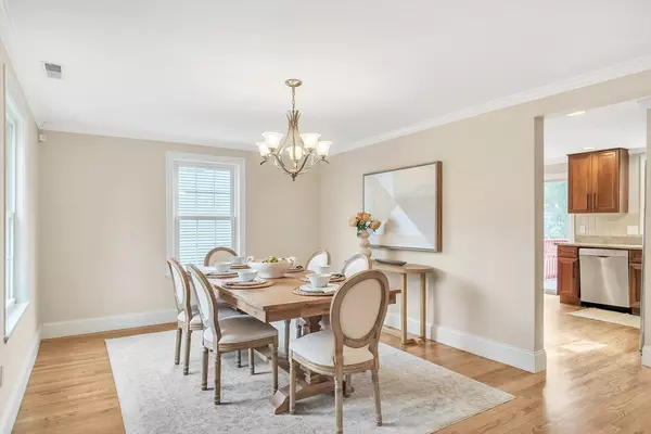 Arlington, MA 02476,141 Renfrew St