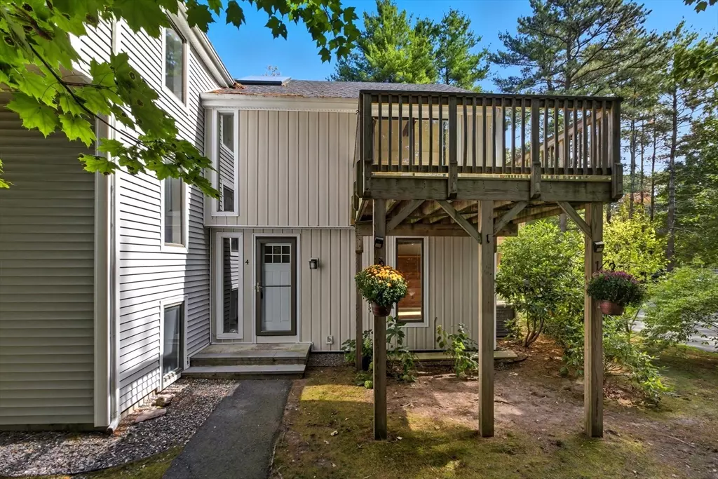 Walpole, MA 02081,4 Kendall St #4
