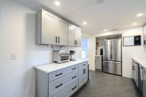 Woburn, MA 01801,14 Frances Rd