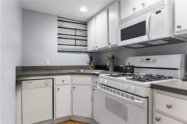 Cambridge, MA 02138,1170 Massachusetts Ave #2B
