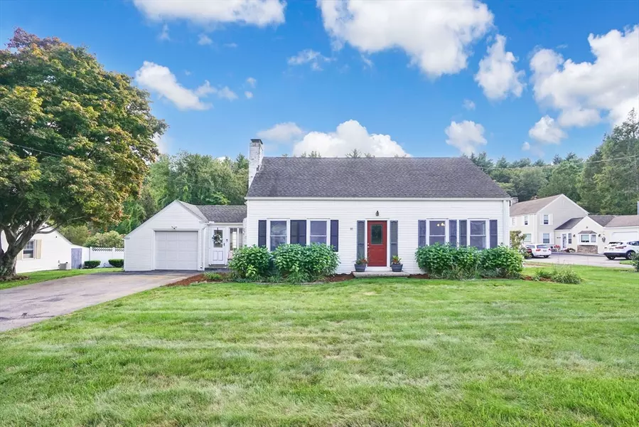 81 Oak Hollow Rd, Springfield, MA 01128