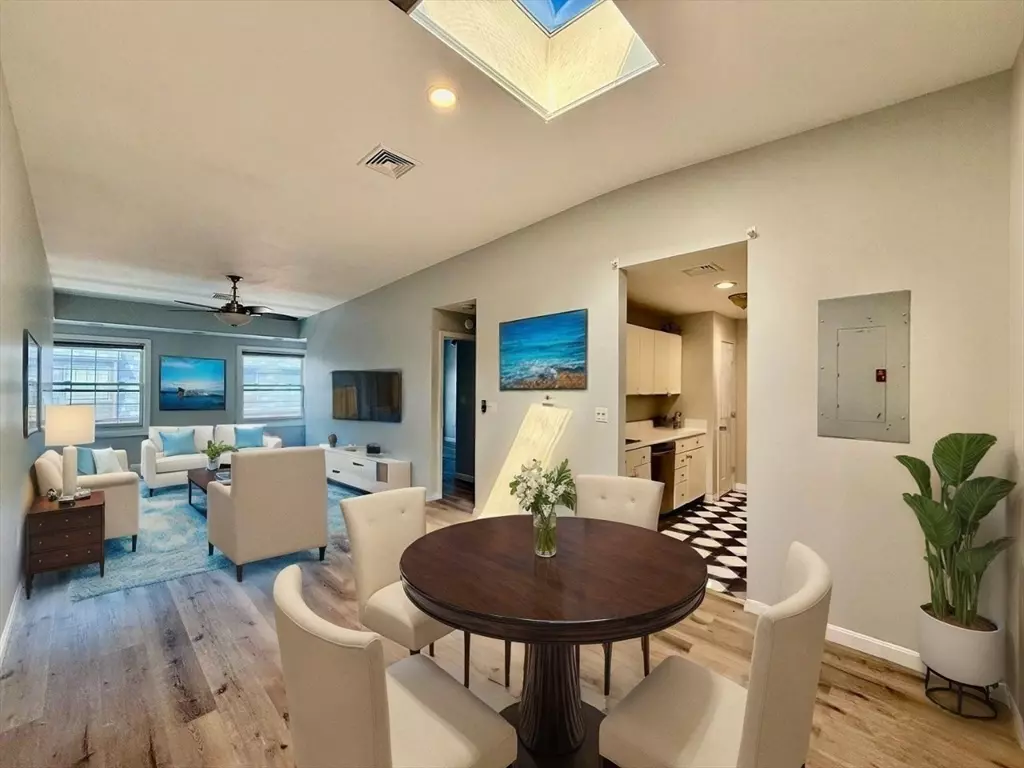 Quincy, MA 02170,10 Weston Ave #411