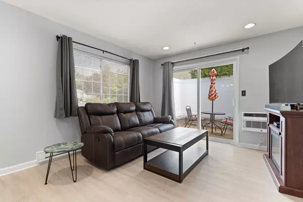 Easton, MA 02375,6 Adam St #1