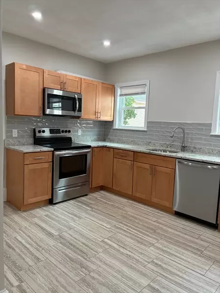 8 Agassiz Ave #8, Belmont, MA 02478
