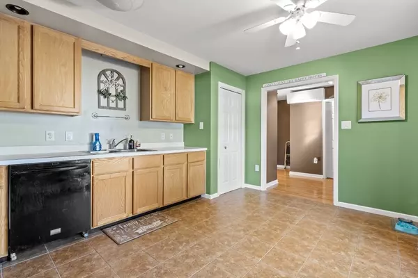 Seekonk, MA 02771,76 Case Ave #76