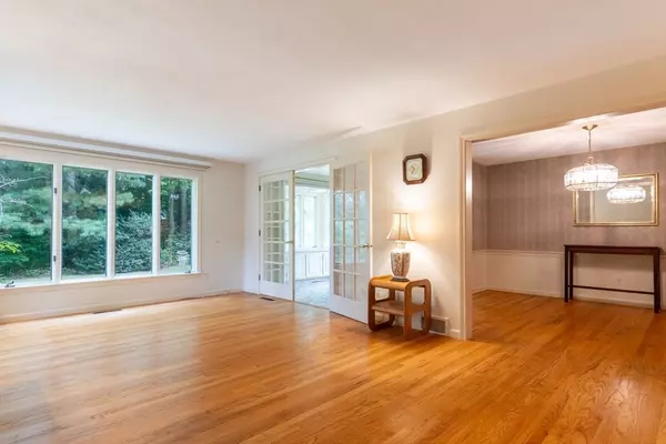 Longmeadow, MA 01106,26 White Oaks Dr