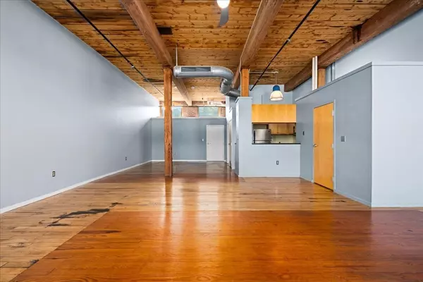 Worcester, MA 01604,1 Envelope Terrace #207