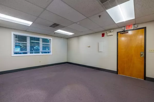 North Andover, MA 01845,1538 Turnpike St #4