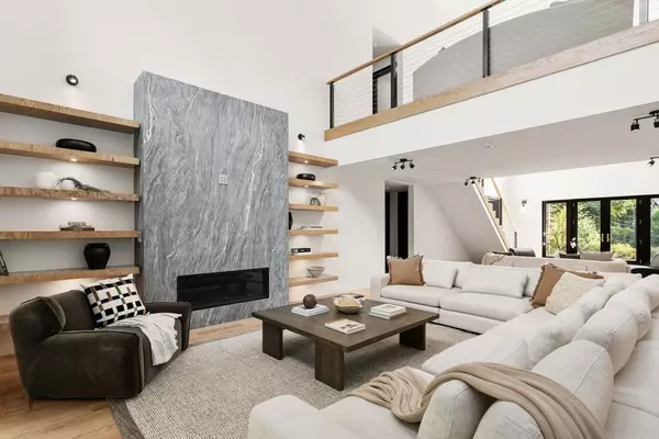 Needham, MA 02492,60 Locust Lane