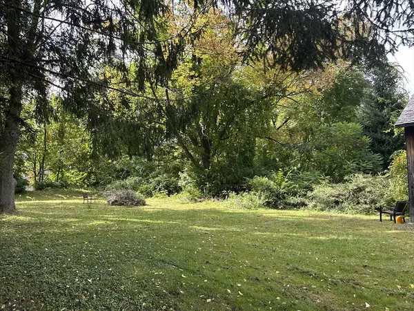 Chester, MA 01011,11 Maple St