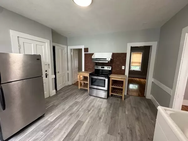 Wakefield, MA 01880,10 Rockland St #2