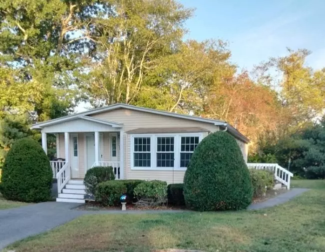 6 Chestnut Circle, Rockland, MA 02370