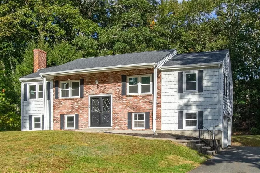 405 Brenda Ln, Franklin, MA 02038