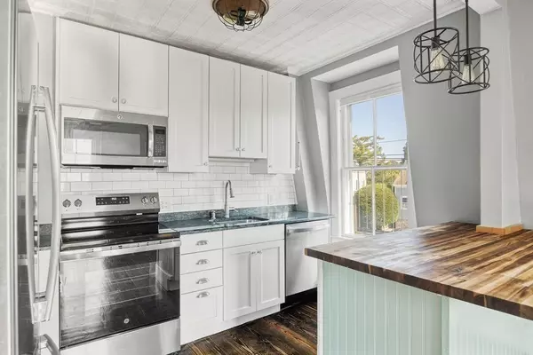 Marblehead, MA 01945,121 Elm #8