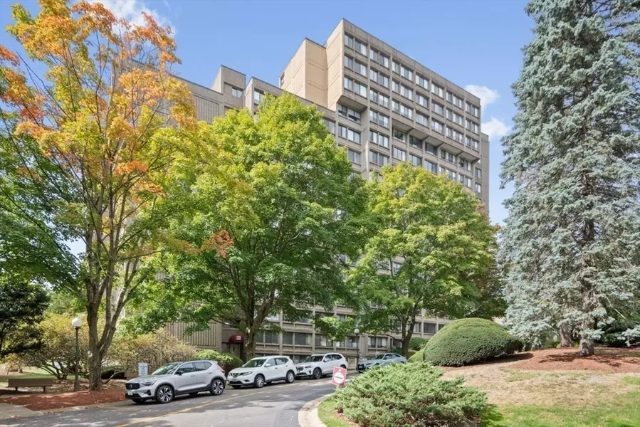 250 Hammond Pond Parkway #102N, Newton, MA 02467