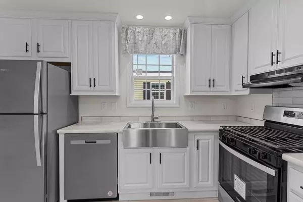 Attleboro, MA 02703,548 Kenyon Ave #25