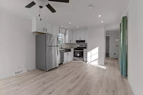 Attleboro, MA 02703,548 Kenyon Ave #25