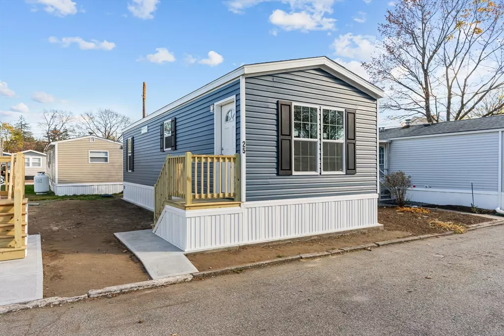 Attleboro, MA 02703,548 Kenyon Ave #25