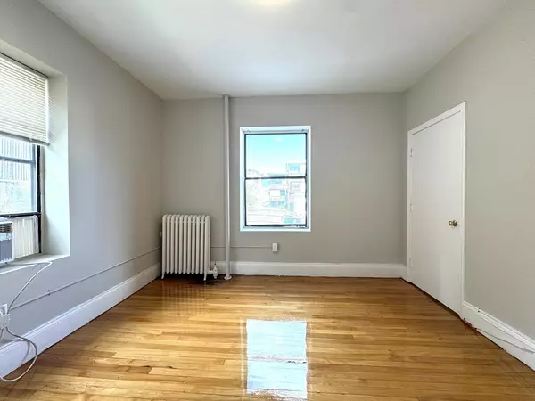 Somerville, MA 02145,8 Langmaid Ave #4