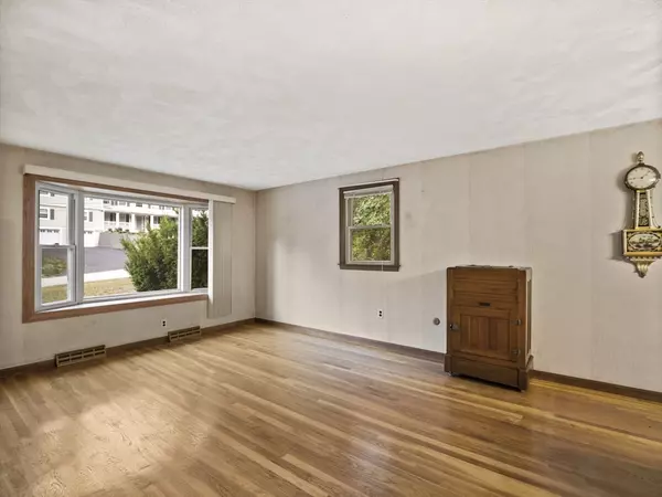 Billerica, MA 01821,12 Pinetree Rd