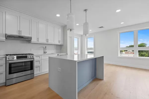 Boston, MA 02128,301 Border Street #PH1